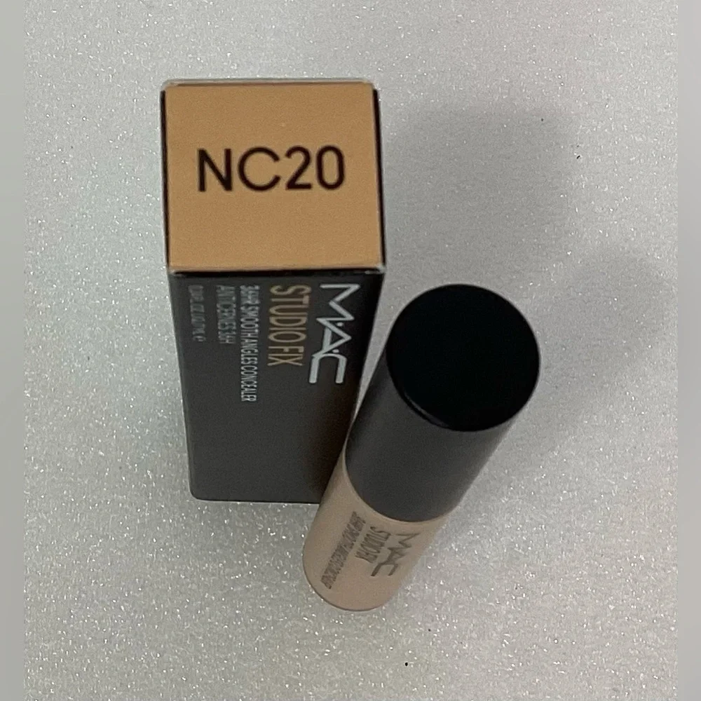 MAC Studio Fix Concealer 36 Hr Smooth Angles Concealer Shade NC 20